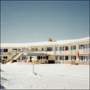 Four Seasons Motor Inn in Winter